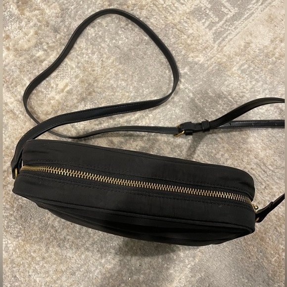 Banana Republic Black Crossbody Purse Handbag Bag Wallet Card Slots Minimalist - Picture 3 of 15